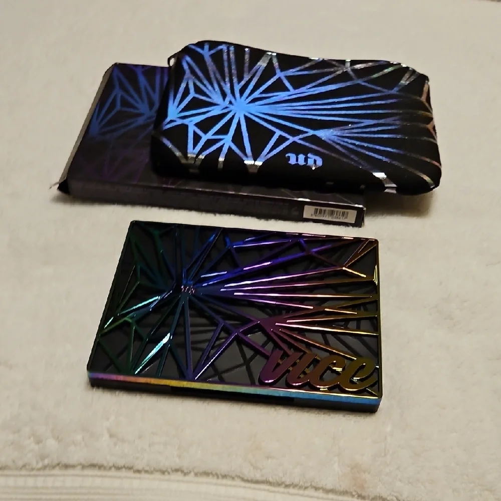 Urban Decay Vice Eyeshadow Palette - Purple and Black - Picture 1 of 9